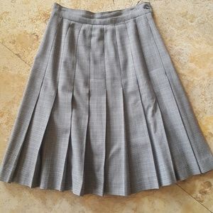 Pleated wool skirt
